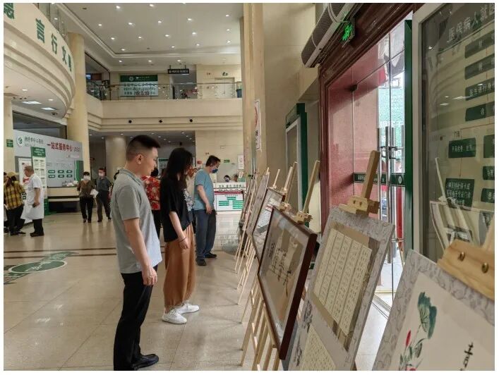 加强医院廉洁文化建设，营造风清气正医疗环境——我院开展“家风护航·医路向阳”主题作品展览